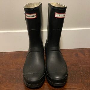 HUNTER- Original short Rain Boots in matte black. Size 9
